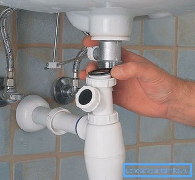 Nettoyer le siphon aidera à résoudre le problème des odeurs désagréables Nettoyer le siphon aidera à résoudre le problème des odeurs désagréables