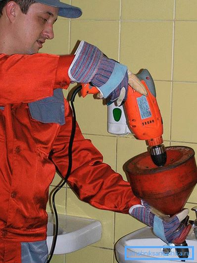 906 Nettoyage par câble sanitaire