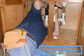 Les artisans professionnels s'efforcent de rendre leur tâche aussi simple que possible, afin de ne pas travailler dans une position inconfortable et d'accéder librement au site d'installation. Les artisans professionnels s'efforcent de rendre leur tâche aussi simple que possible, afin de ne pas travailler dans une position inconfortable et d'accéder librement au site d'installation.