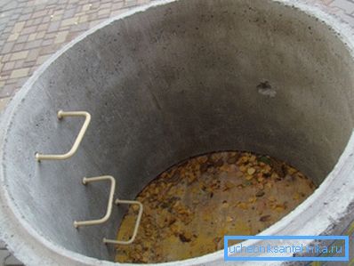 La production des anneaux pour puits va encore plus loin et fournit un escalier intérieur et un trou pour l'alimentation du pipeline