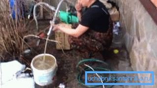 Nous pompons l'eau dans un état transparent. Nous pompons l'eau dans un état transparent.