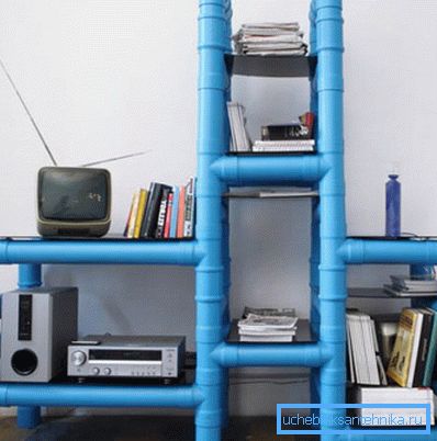 La tablette la plus simple, assemblée en matière plastique, peut être utilisée même sans fixation solide, ce qui permet de la transporter non assemblée.