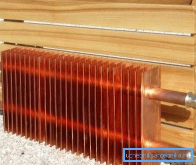Le radiateur en cuivre le plus simple avec un boîtier en bois. Le radiateur en cuivre le plus simple avec un boîtier en bois.