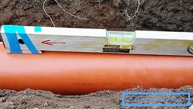 Contrôle de niveau avec une planche attachée Contrôle de niveau avec une planche attachée