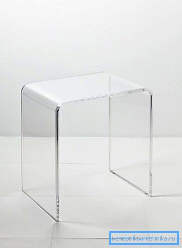 Chaises transparentes en plexiglas - une excellente option pour votre douche. Chaises transparentes en plexiglas - une excellente option pour votre douche.