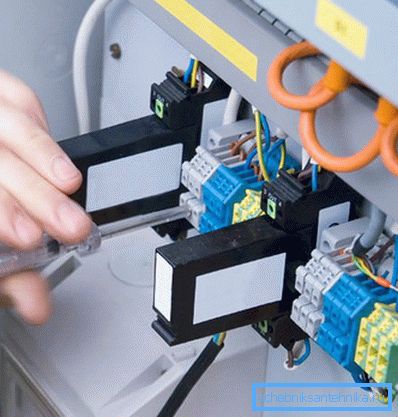 Travailler avec des appareils électriques nécessite le respect des instructions. Travailler avec des appareils électriques nécessite le respect des instructions.