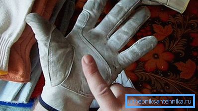 905 Besoin de travailler avec des gants