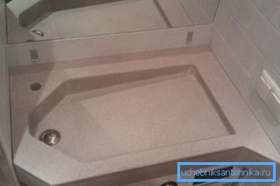 Lavabo sur une machine à laver en pierre artificielle - un exemple d'utilisation rationnelle de l'espace Lavabo sur une machine à laver en pierre artificielle - un exemple d'utilisation rationnelle de l'espace