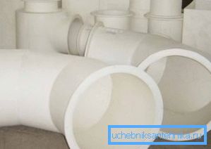 Les dimensions des tuyaux en PVC de 120 mm de diamètre sont optimales pour la ventilation. Les dimensions des tuyaux en PVC de 120 mm de diamètre sont optimales pour la ventilation.