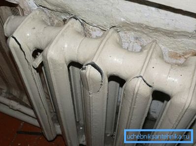 Rupture de batterie due à des charges excessives Rupture de batterie due à des charges excessives