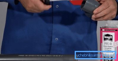 Bien entendu, rien n’interfère avec l’étalement de la colle et des raccords. Bien entendu, rien n’interfère avec l’étalement de la colle et des raccords.
