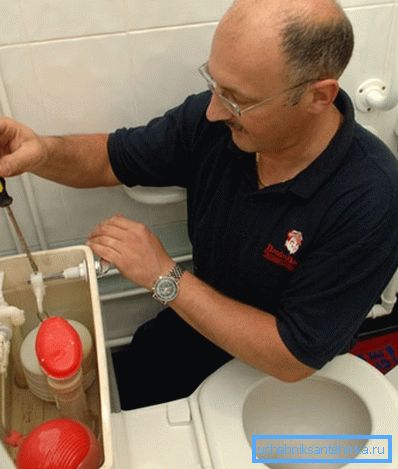 Réglage de la vidange de l'eau dans la toilette en réglant la position du levier Réglage de la vidange de l'eau dans la toilette en réglant la position du levier