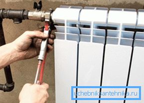 La réparation de la batterie de chauffage doit être effectuée avec le système de chauffage éteint.