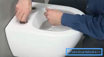 La réparation d'une cuvette de toilette ne posera pas de problème même pour un maître inexpérimenté. La réparation d'une cuvette de toilette ne posera pas de problème même pour un maître inexpérimenté.