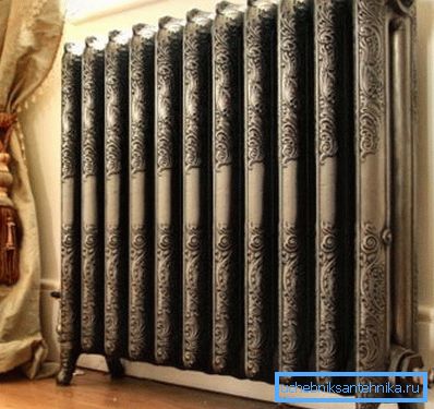 Radiateur rétro à l'intérieur du salon Radiateur rétro à l'intérieur du salon