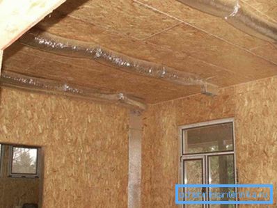 Les manches de conduit masqueront le plafond suspendu. Les manches de conduit masqueront le plafond suspendu.