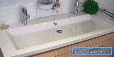 Lavabo pour deux. Lavabo pour deux.