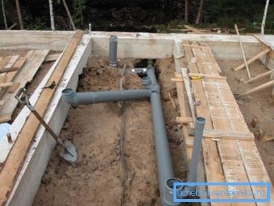 Le plus correct est de préparer le système d’égout lors de la construction de la fondation. Le plus correct est de préparer le système d’égout lors de la construction de la fondation.