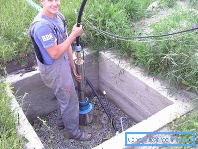 Installation indépendante d'une pompe à eau dans un puits tubulaire