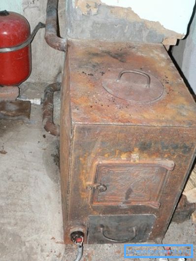Matériel auto-fabriqué à combustible solide Matériel auto-fabriqué à combustible solide