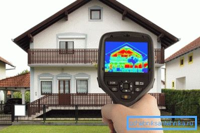 Le moyen le plus simple de détecter les emplacements de fuites de chaleur les plus intenses consiste à faire appel à un spécialiste muni d'une caméra infrarouge. Le moyen le plus simple de détecter les emplacements de fuites de chaleur les plus intenses consiste à faire appel à un spécialiste muni d'une caméra infrarouge.