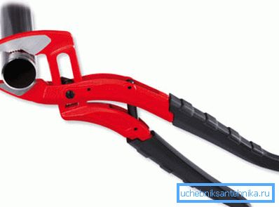 La clé de plomberie peut serrer des produits de toute forme, y compris des tuyaux ronds La clé de plomberie peut serrer des produits de toute forme, y compris des tuyaux ronds