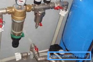 L'installation de l'alimentation en eau au chalet à partir du puits prévoit l'installation obligatoire de dispositifs de contrôle