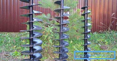 Tubes de forage à vis sans fin.
