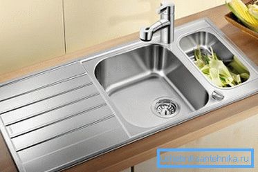 Évier embouti dans la cuisine Évier embouti dans la cuisine