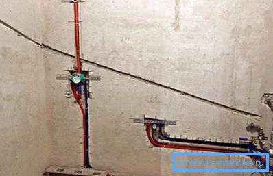Murs de Shtroblenie et installation de canalisations Murs de Shtroblenie et installation de canalisations