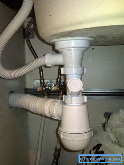 Pourquoi la maison sent-elle les eaux usées et comment les