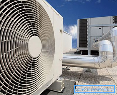 Les équipements électriques sont généralement situés à l'extérieur du bâtiment et sont connectés à l'aide de tuyaux spéciaux. Les équipements électriques sont généralement situés à l'extérieur du bâtiment et sont connectés à l'aide de tuyaux spéciaux.