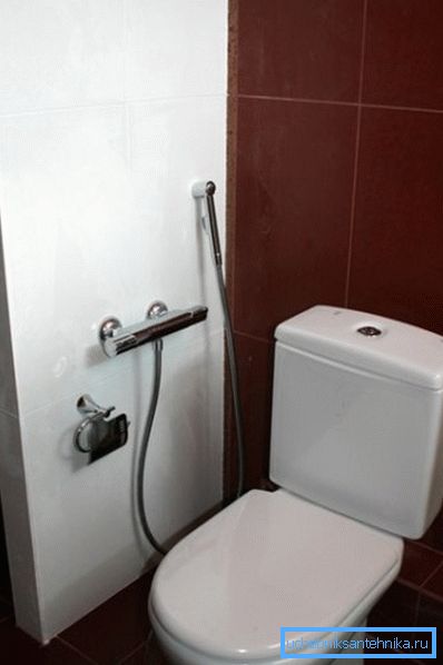 Robinet encastré pour douche hygiénique dans les toilettes Robinet encastré pour douche hygiénique dans les toilettes