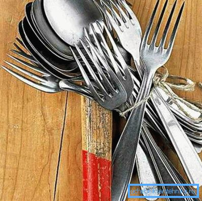 Assurez-vous que les articles de restauration ne tombent pas dans l'hélicoptère.