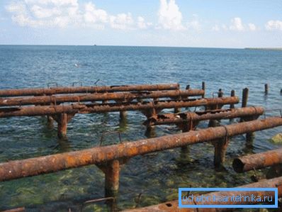 Les matériaux ou tuyaux trop rouillés ayant été en contact avec de l'eau salée ne doivent pas être utilisés pour cette construction, car ils pourraient être corrodés. Les matériaux ou tuyaux trop rouillés ayant été en contact avec de l'eau salée ne doivent pas être utilisés pour cette construction, car ils pourraient être corrodés.