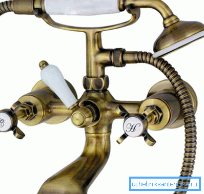 Robinet de douche, fait dans le style rétro classique. Robinet de douche, fait dans le style rétro classique.