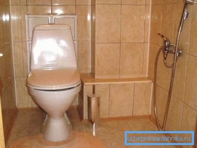 Mélangeur avec douche hygiénique pour bidet dans une salle de bain séparée Mélangeur avec douche hygiénique pour bidet dans une salle de bain séparée