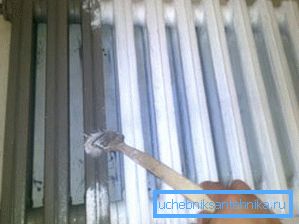Dehors, le radiateur est peint en dernier Dehors, le radiateur est peint en dernier