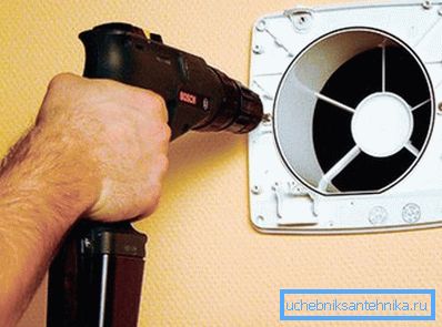 Retrait du gril avec ventilateur Retrait du gril avec ventilateur