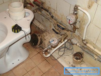 Après avoir retiré les toilettes, fermez le bouchon de l'égout
