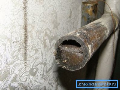 Au fil du temps, la plaque peut boucher presque toute la cavité interne Au fil du temps, la plaque peut boucher presque toute la cavité interne
