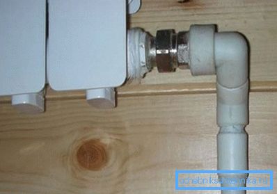 Raccordement d'un tuyau en polymère avec un radiateur