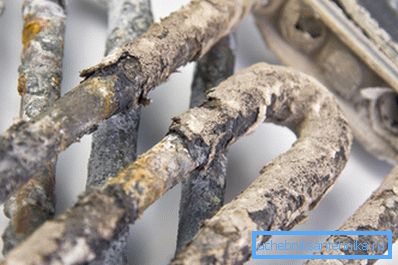 Les sels de dureté se déposent sur les éléments chauffants. Les sels de dureté se déposent sur les éléments chauffants.