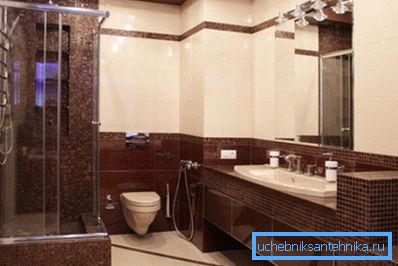 Disposition moderne de la chambre avec douche et lavabo Disposition moderne de la chambre avec douche et lavabo