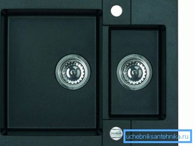Lavabo suspendu moderne avec des dimensions de 60x80. Lavabo suspendu moderne avec des dimensions de 60x80.