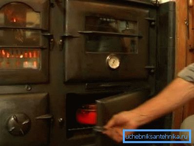 Les poêles modernes en fonte de ce type ont un aspect original et peuvent constituer une véritable décoration pour tous les intérieurs. Les poêles modernes en fonte de ce type ont un aspect original et peuvent constituer une véritable décoration pour tous les intérieurs.