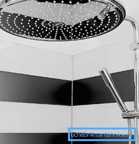 Les conceptions modernes de la douche supérieure sont très confortables. Les conceptions modernes de la douche supérieure sont très confortables.