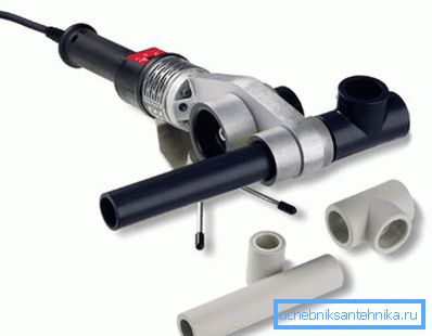 Tubes à souder avec un fer à souder Tubes à souder avec un fer à souder