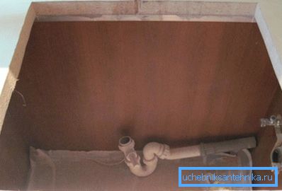Trancher le niveau avec du papier de verre et du mastic de traitement.