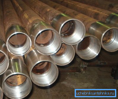 Acier - matériau durable, souvent utilisé dans la prise d'eau de l'appareil Acier - matériau durable, souvent utilisé dans la prise d'eau de l'appareil